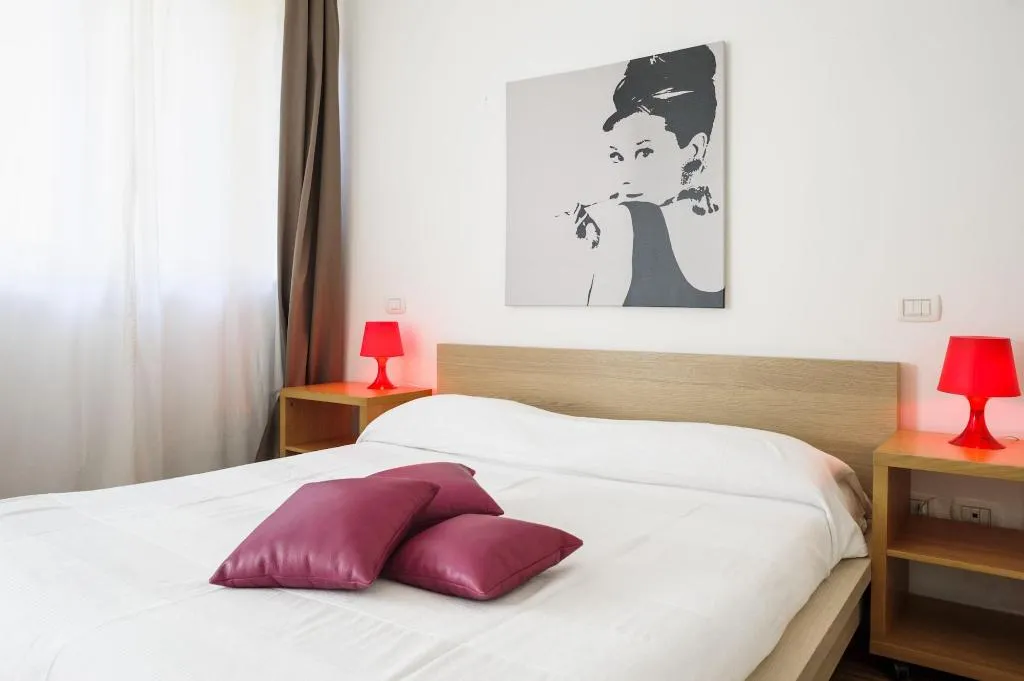 Room, Isola Apartments Milan, Milan