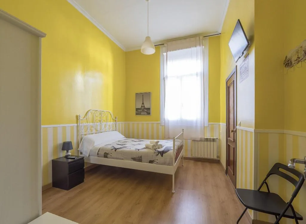 Room, Hostal Apolo Xi, Madrid