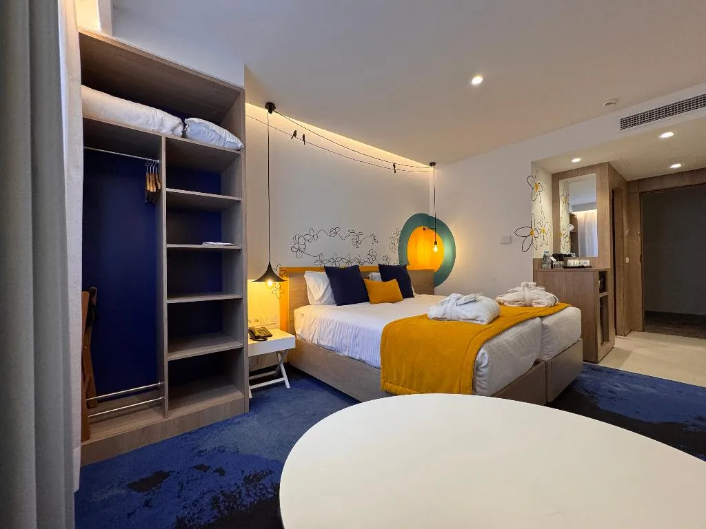 Room, Carlton, Tunisia