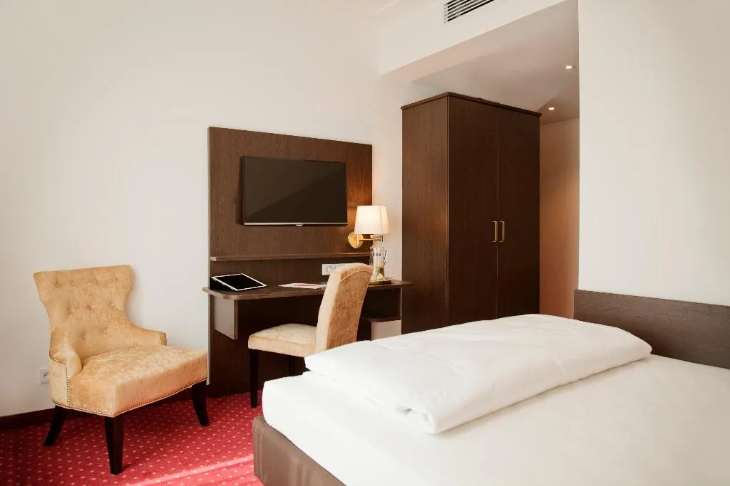 DOUBLE SINGLE USE CAPACITY 1 Room, Gold Palais Hotel, Berlin