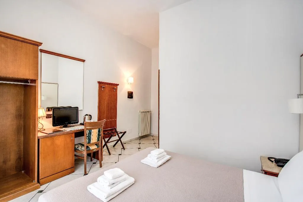 Double or Twin STANDARD Room, Garibaldi, Naples