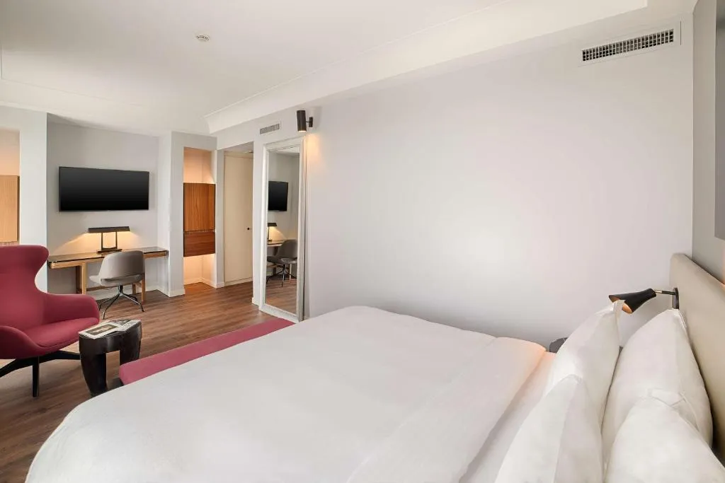 JUNIOR SUITE STANDARD Room, Radisson Blu Hotel, Milan
