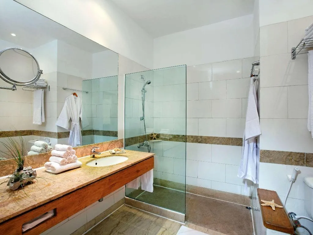SUITE OCEAN VIEW KING BED Room, Movenpick Resort & Spa El Gouna, Red Sea Riviera