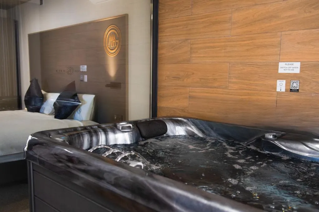 SUITE WITH JACUZZI Room, Grands Suites Hotel Residences & Spa, Malta