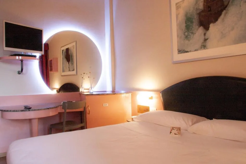 Room, Hotel Motel 2000, Milan