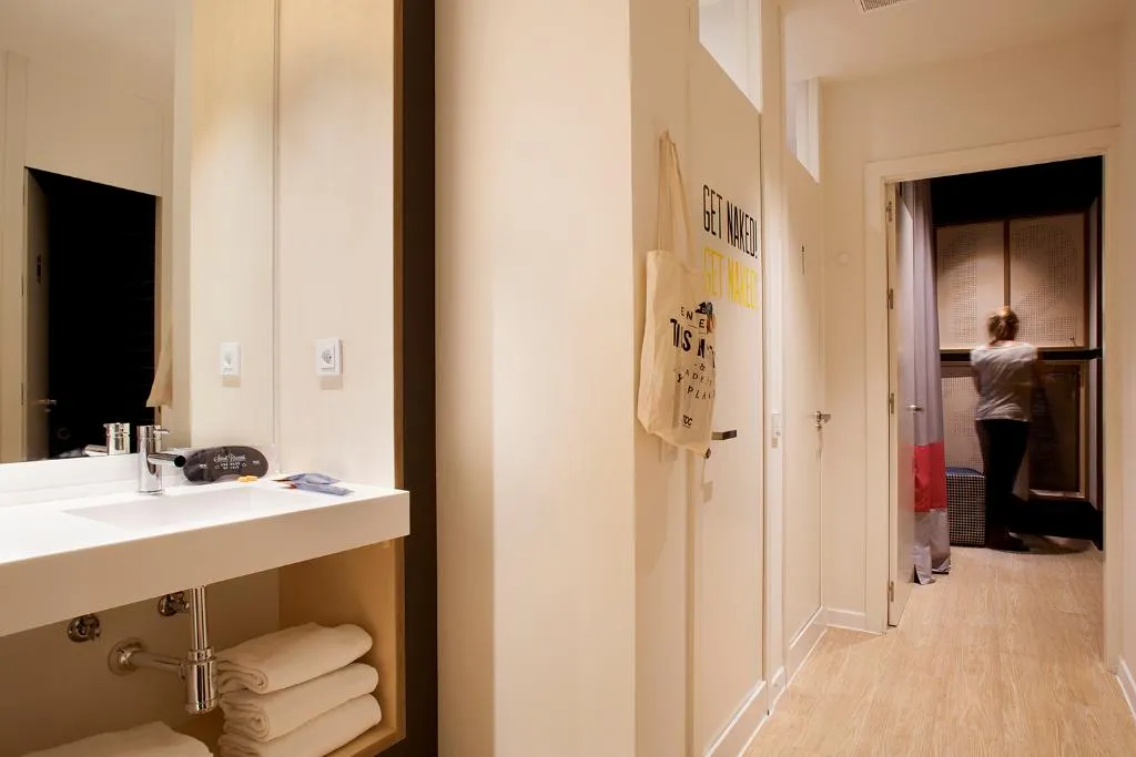 Bed in dormitory CAPACITY 6 WITH SHARED BATHROOM Room, Toc Hostel Barcelona, Barcelona