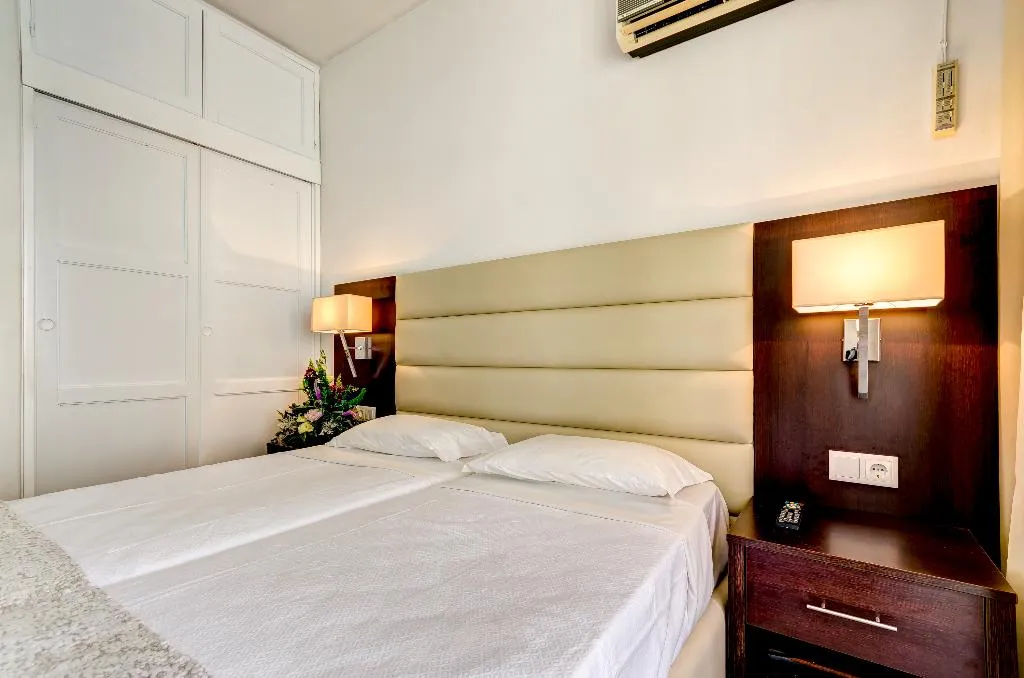 TRIPLE STANDARD Room, Hotel Lx Rossio, Lisbon