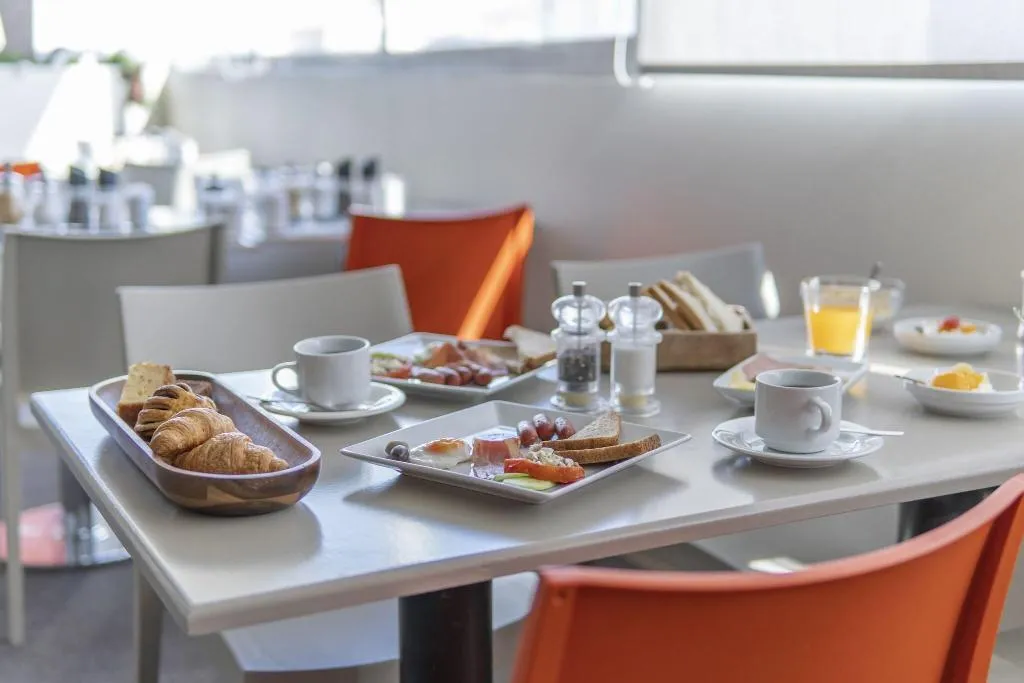 Restaurant, Piraeus City Hotel, Athens