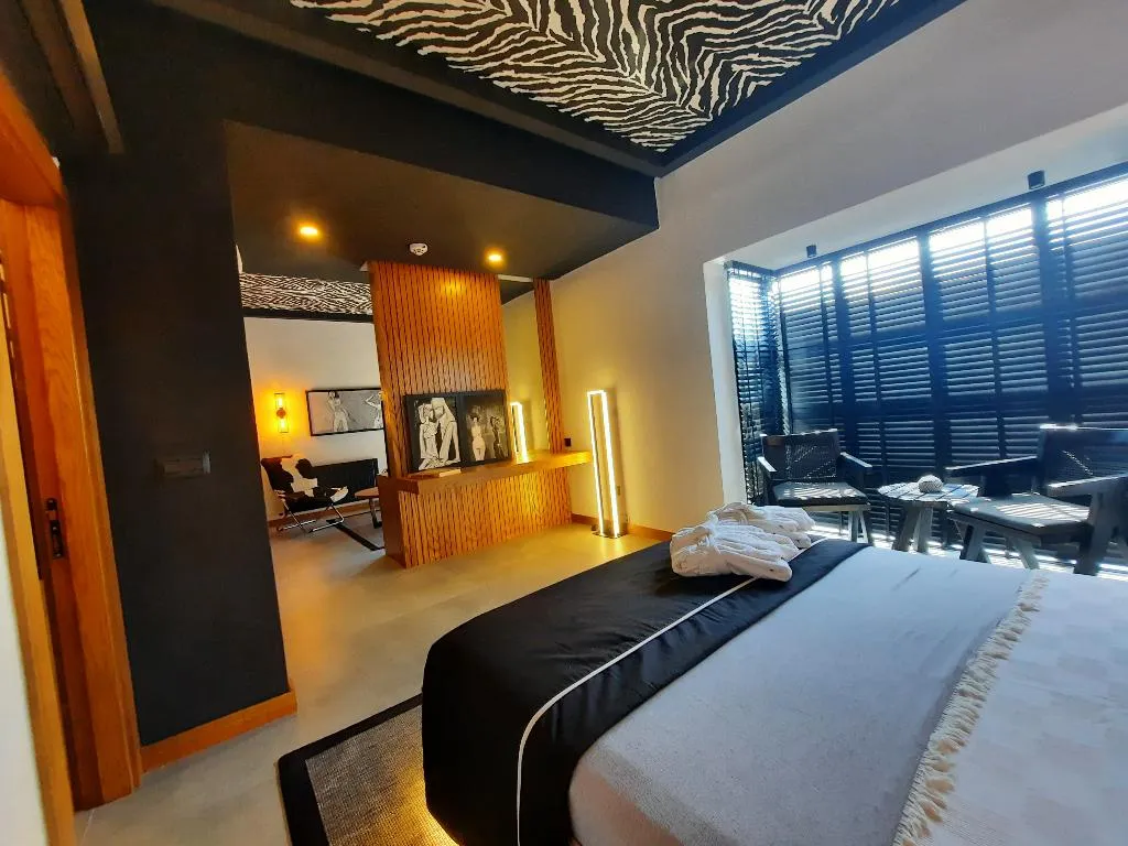 SUITE ONE BED Room, The Local House Alacati, Izmir