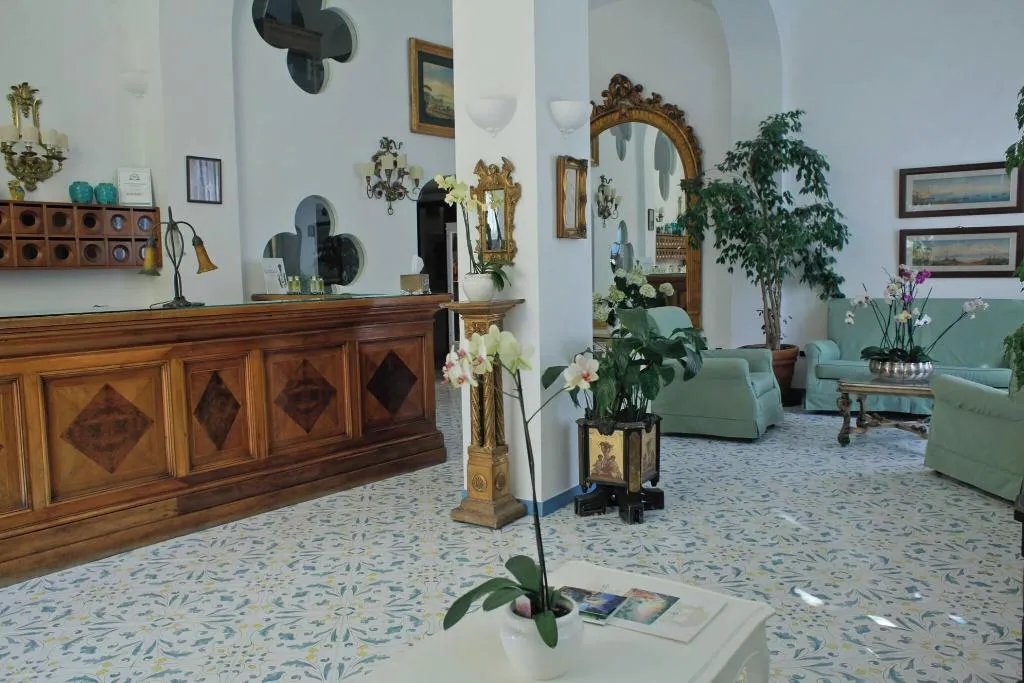 Lobby, Giordano, Naples