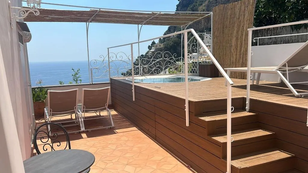 Room, La Bizantina, Naples