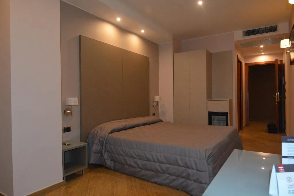 Double or Twin BASIC Room, Magris Hotel, Naples