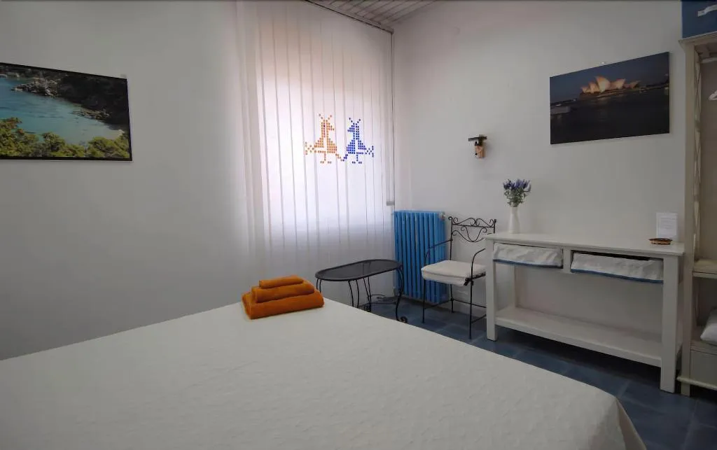 Room, Nughe' e' Oro, Olbia