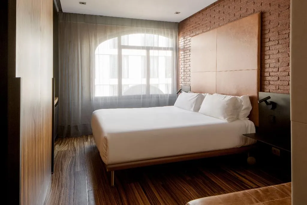 DOUBLE STANDARD Room, Granados 83, Barcelona