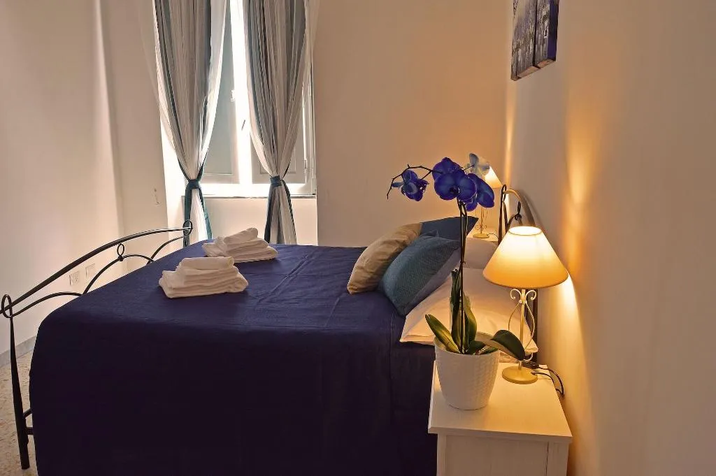Room, Casa Via Cesena, Naples