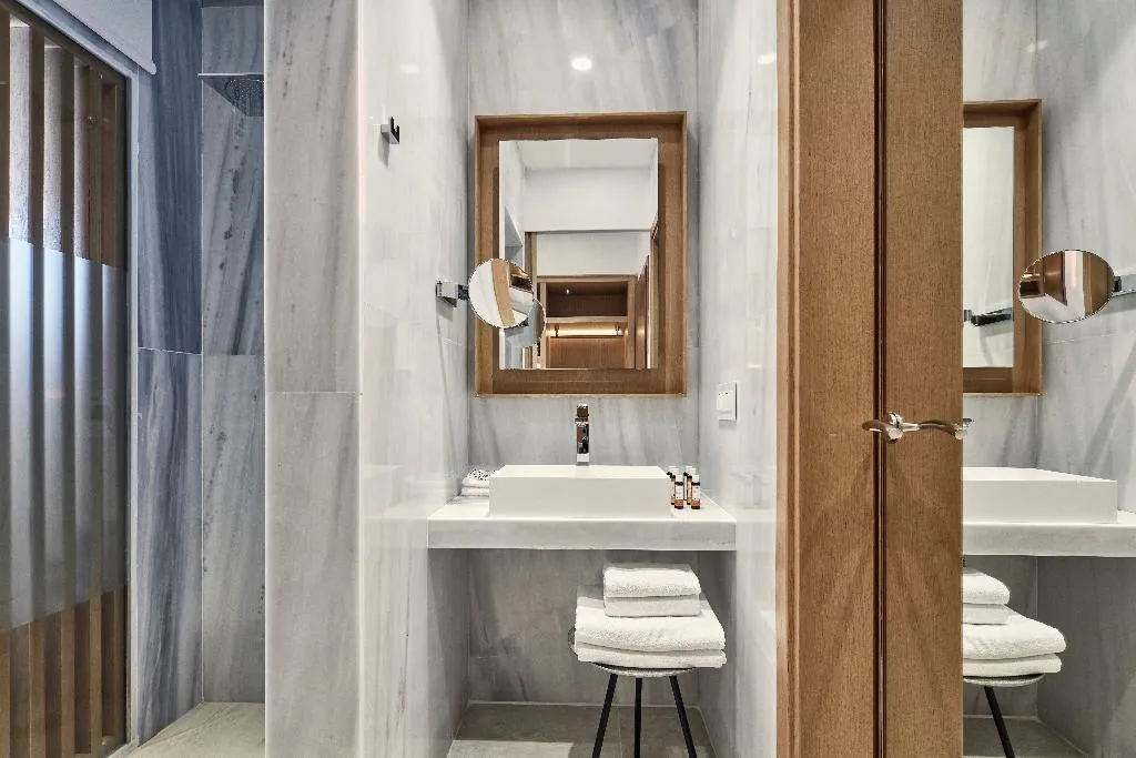 JUNIOR SUITE WITH JACUZZI Room, Myconian Korali Relais & Chateaux, Mykonos