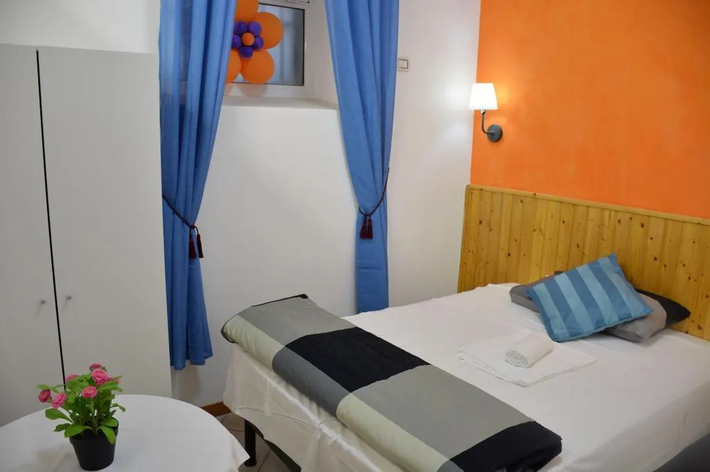 Room, Roma Hotel Srls, Naples