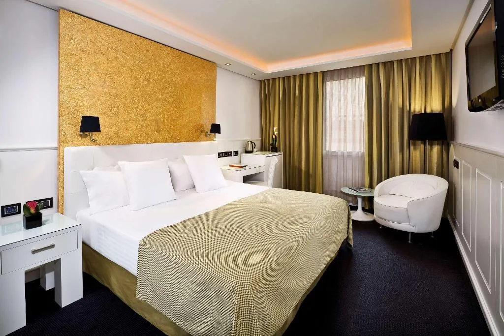 Double or Twin DELUXE Room, Hotel Colón Gran Meliá, Seville
