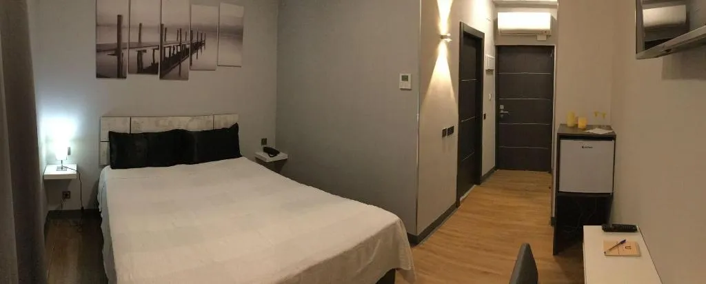 Room, H La Cabaña, Madrid