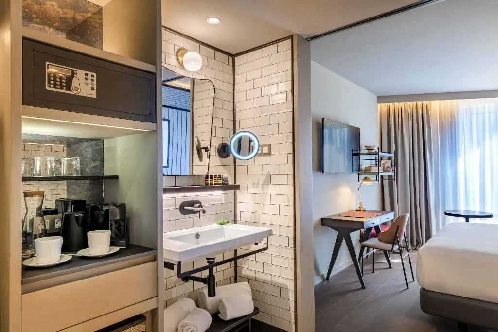 SINGLE STANDARD Room, Canopy by Hilton Madrid Castellana, Madrid