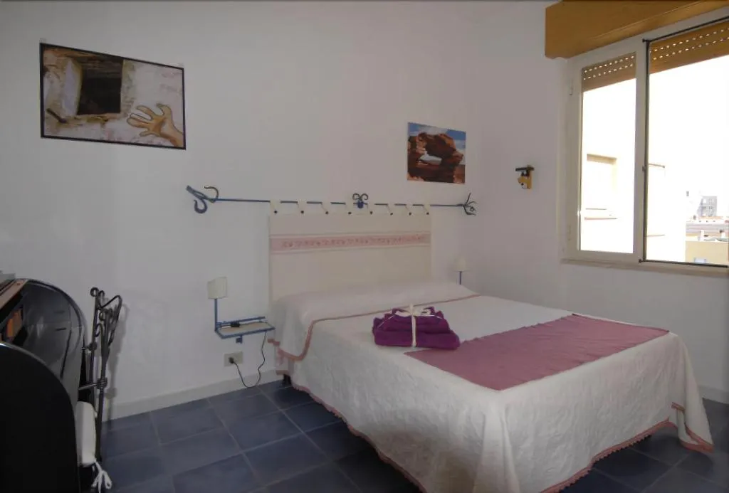 Room, Nughe' e' Oro, Olbia