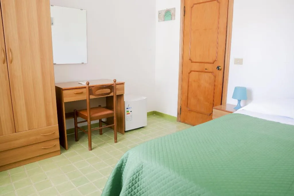 SINGLE STANDARD Room, Cesotta, Naples