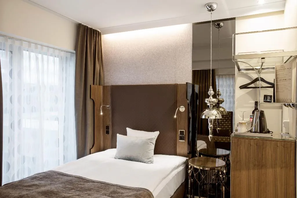 SINGLE SUPERIOR Room, Tivoli Hotel, Copenhagen