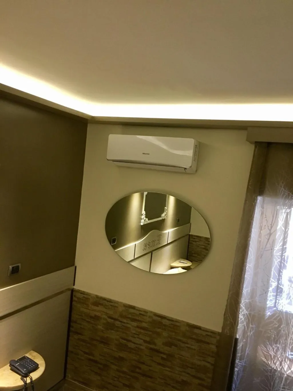 Room, Pensione Enea, Naples