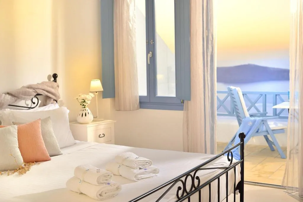 DOUBLE CLASSIC KING BED Room, Absolute Bliss Imerovigli Suites, Santorini