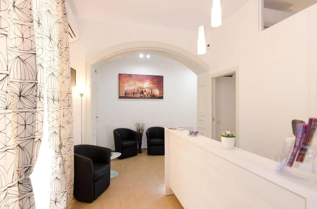 Lobby, Gemme Di Roma, Naples