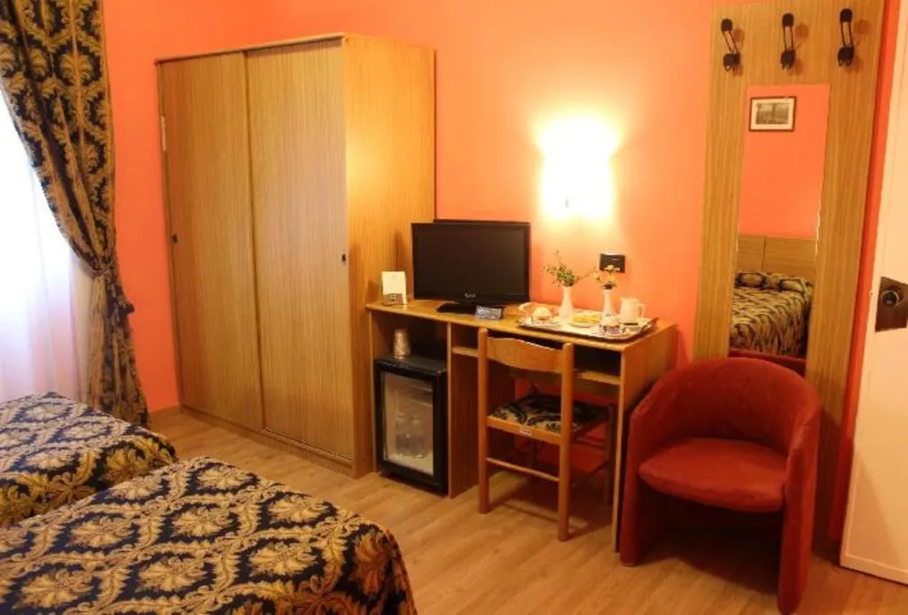 Room, Rex, Milan
