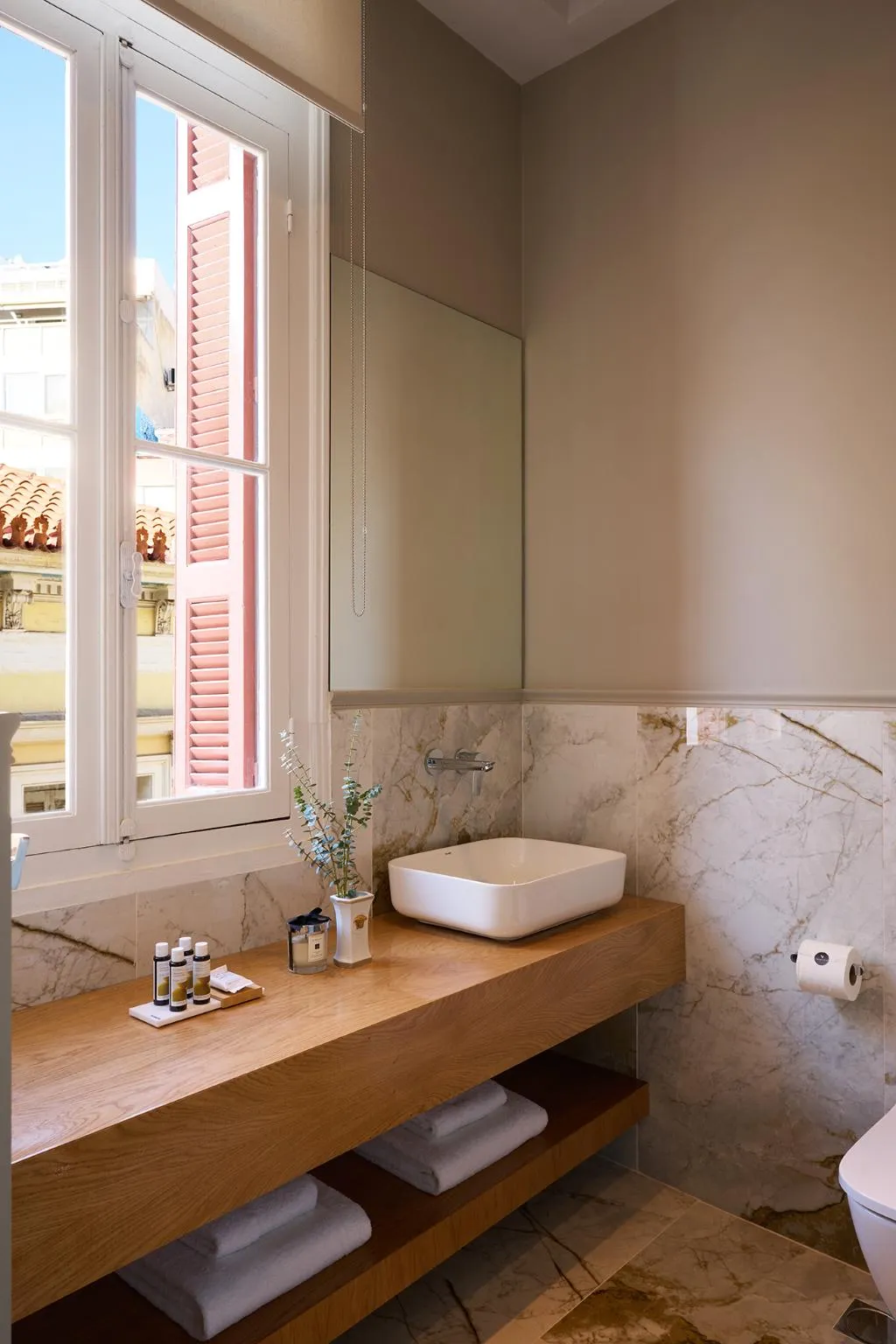 SUITE DELUXE QUEEN BED Room, Vrachos Athens Suites, Athens