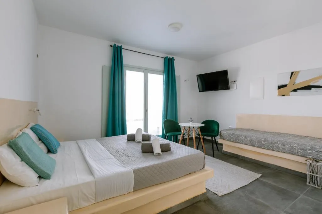 TRIPLE DELUXE Room, White Element, Santorini