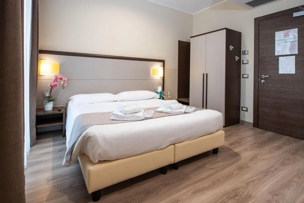 Room, Hotel Rosa, Milan