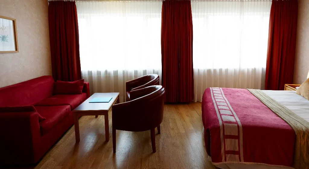 FAMILY ROOM STANDARD Room, Fosshotel Raudara, Reykjavik