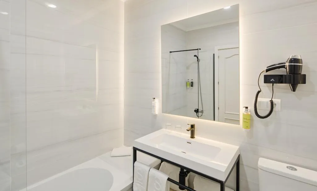 TWIN SUPERIOR Room, Sercotel Las Casas de los Mercaderes, Seville