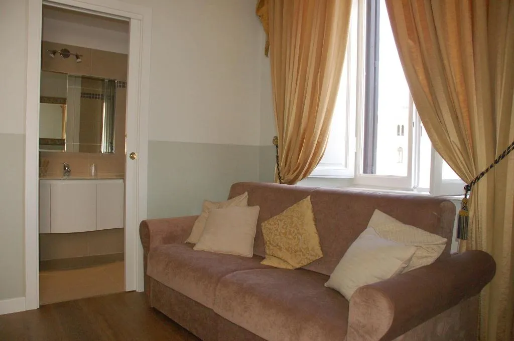 Room, Charme Holidays Colosseum, Naples
