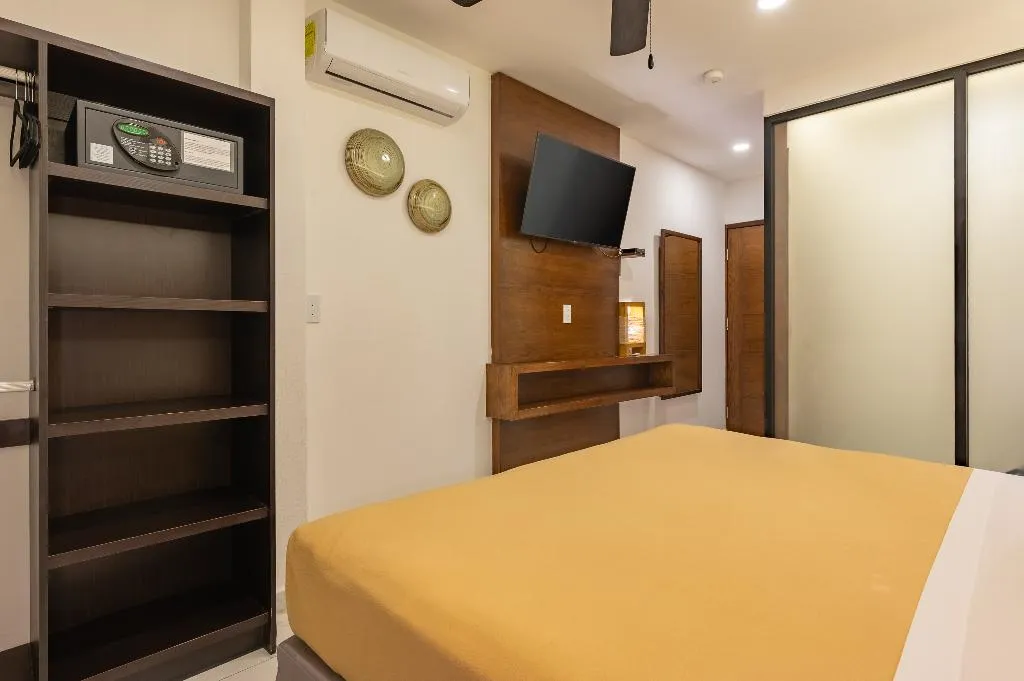 Room DELUXE KING BED Room, Marvic Hotel, Playa Del Carmen
