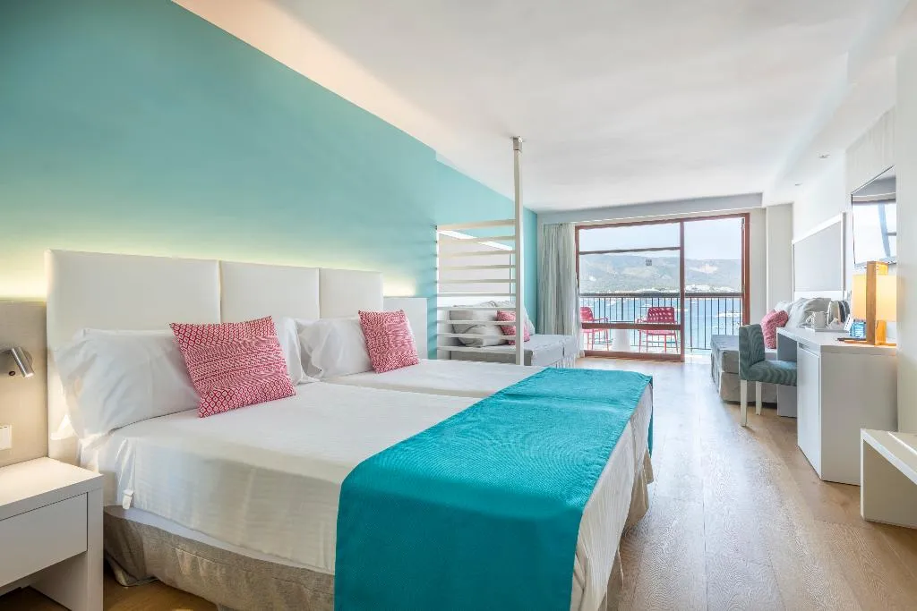 QUADRUPLE DELUXE Room, Leonardo Royal Hotel Mallorca, Majorca
