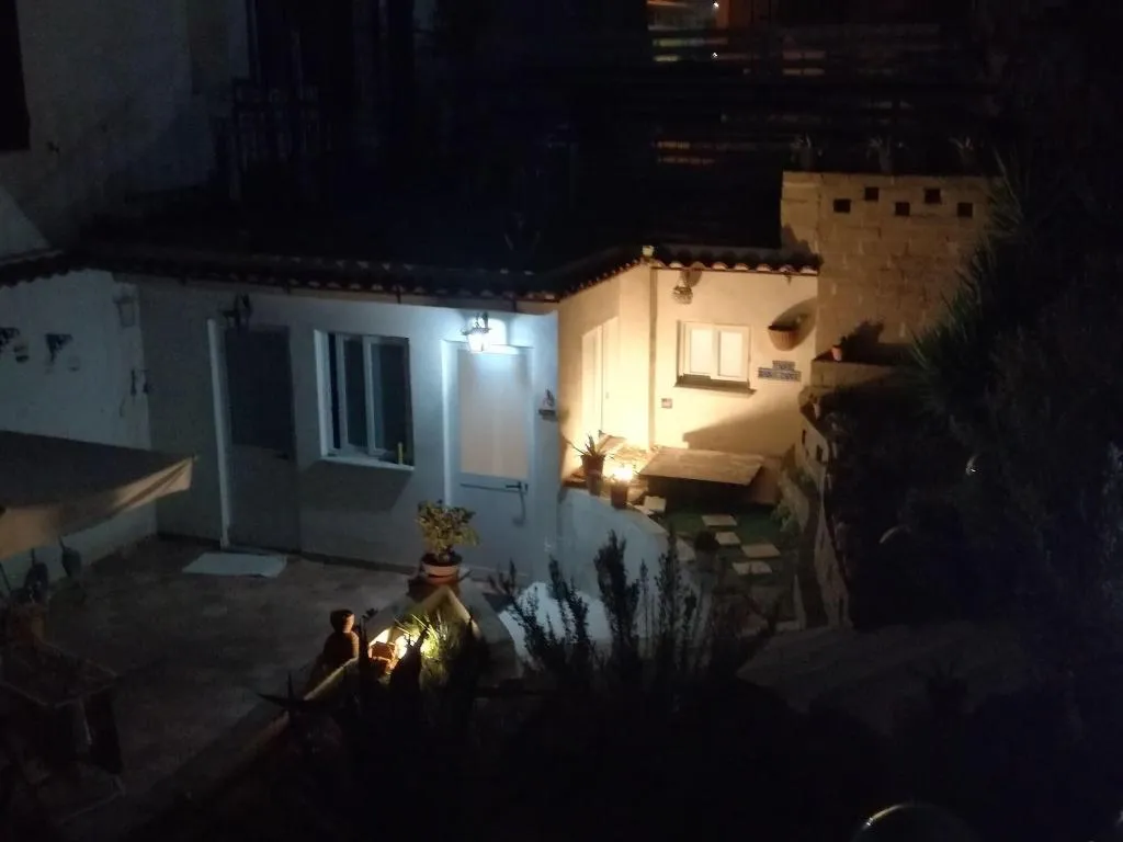 Room, B&B PompeiLog, Naples