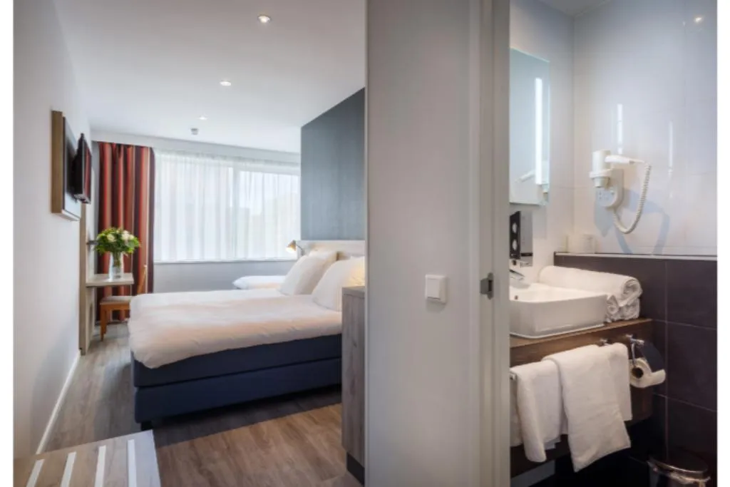 TRIPLE STANDARD Room, Joy Hotel Amsterdam, Amsterdam