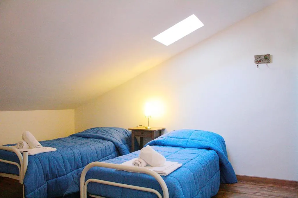 Room, City-in-hostel-B&B, Catania