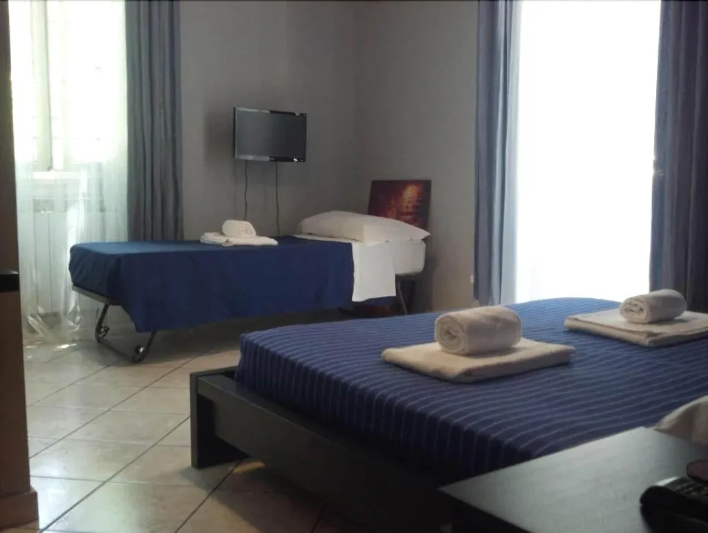Room, Aladino Inn, Naples