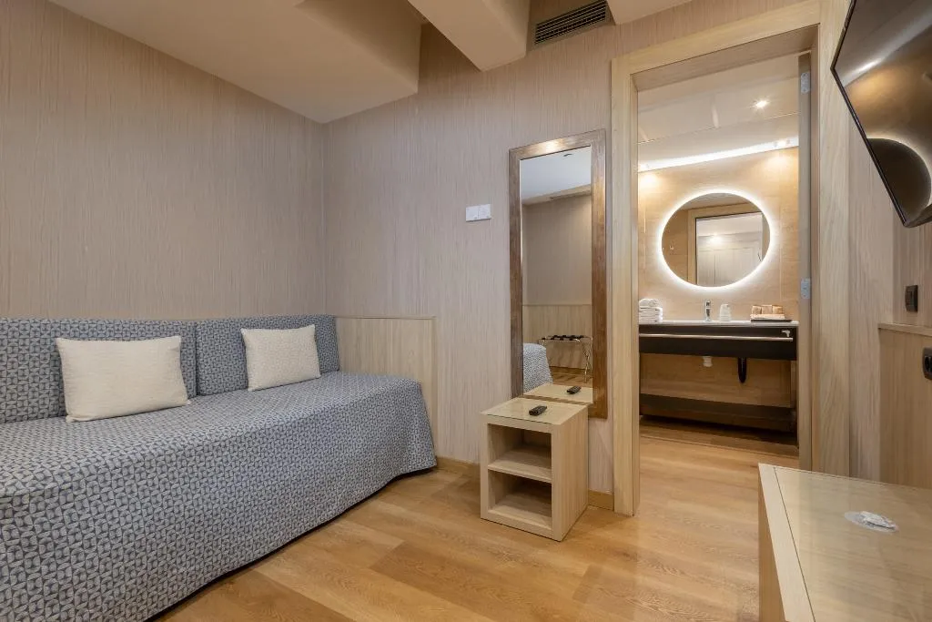 QUADRUPLE STANDARD Room, Rialto, Barcelona