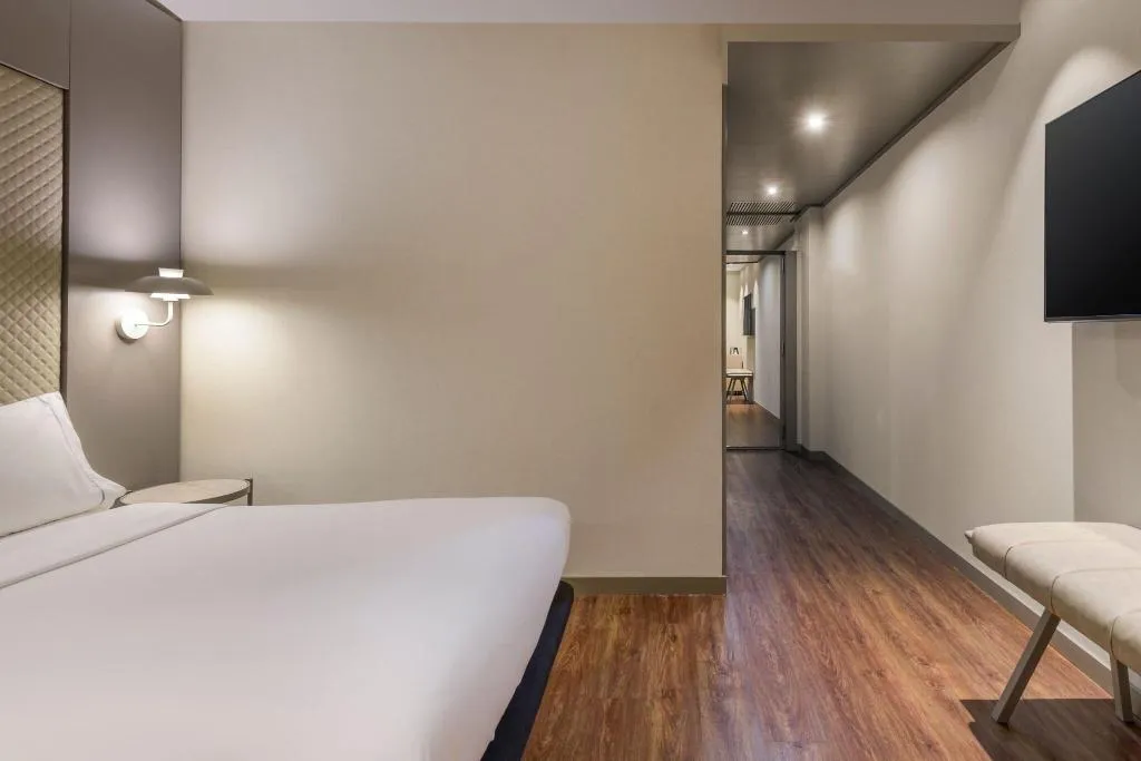 Room, AC Som, Barcelona