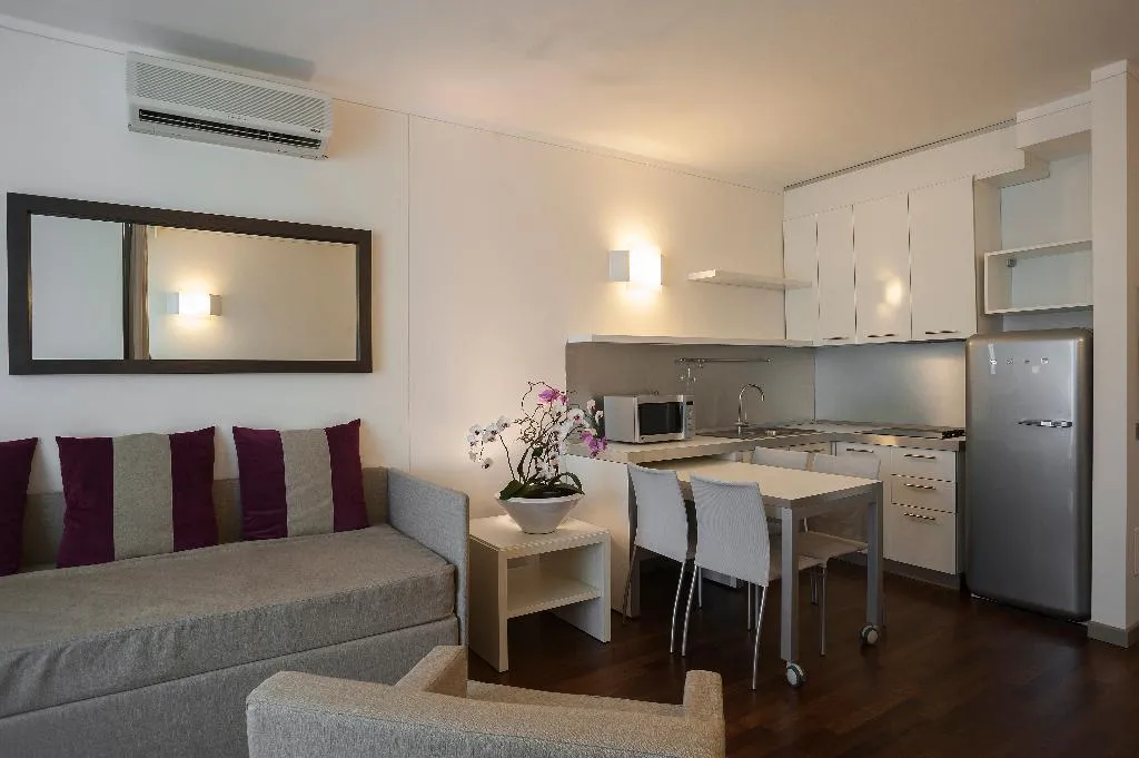 APARTMENT CAPACITY 1 ONE BEDROOM Room, Ramada Plaza Milano Hotel, Milan