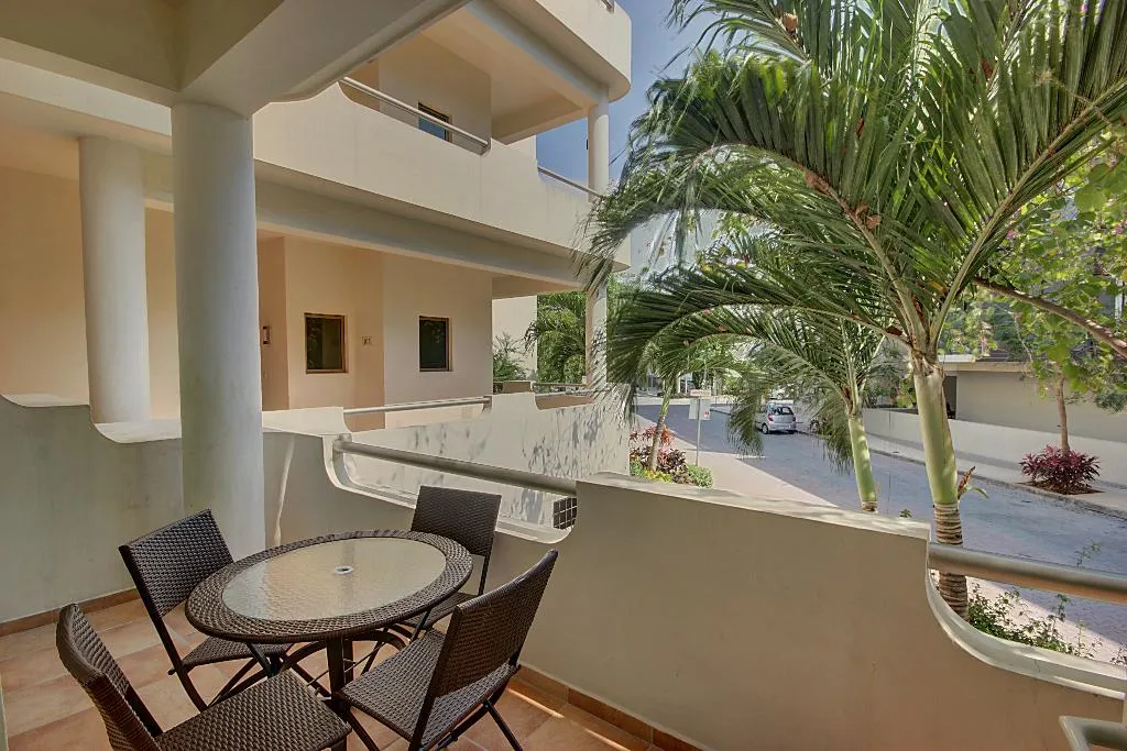 QUADRUPLE CITY VIEW Room, Riviera Maya Suites, Playa Del Carmen