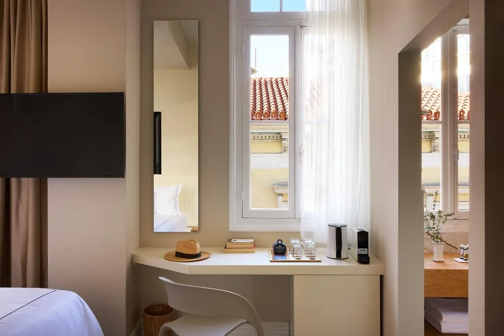 SUITE DELUXE QUEEN BED Room, Vrachos Athens Suites, Athens