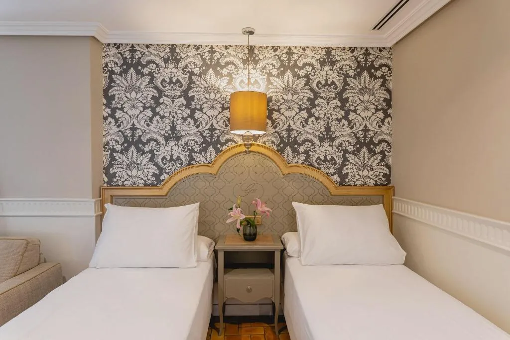 DOUBLE GRAND Room, Gravina 51, Seville