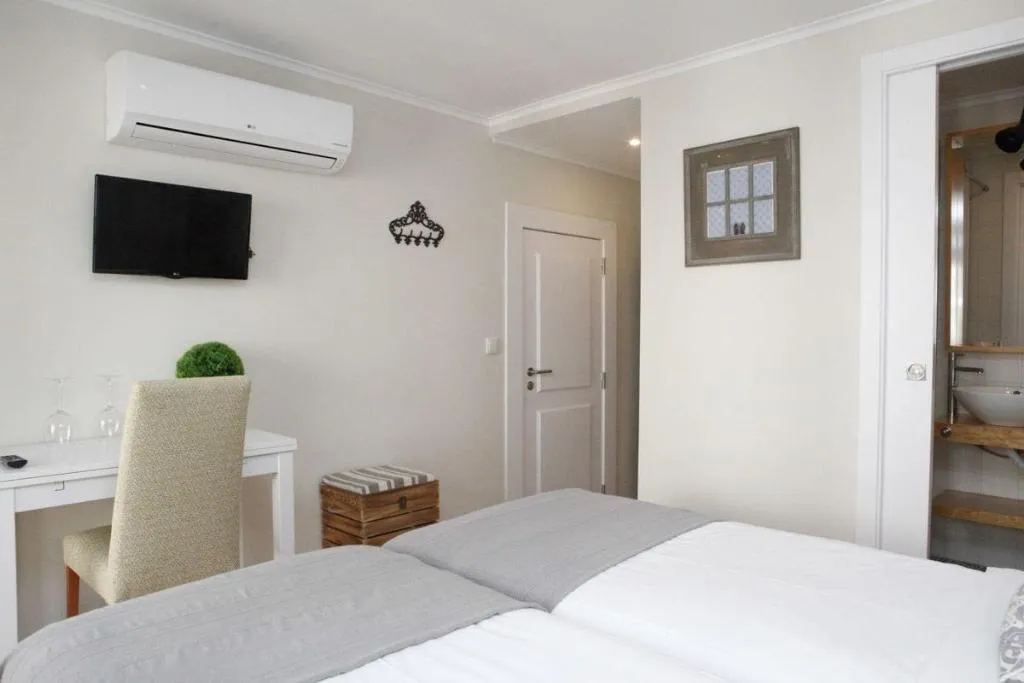 Room, Flores Guest House, Lisbon